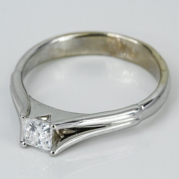 18k White Gold Princess-cut Diamond Ring - Picture 2 of 4